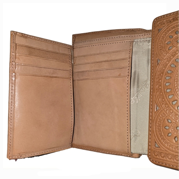 Ladies Embossed Leather Tri-Fold Wallet with ID Flap by Fossil - Picture 8 of 12